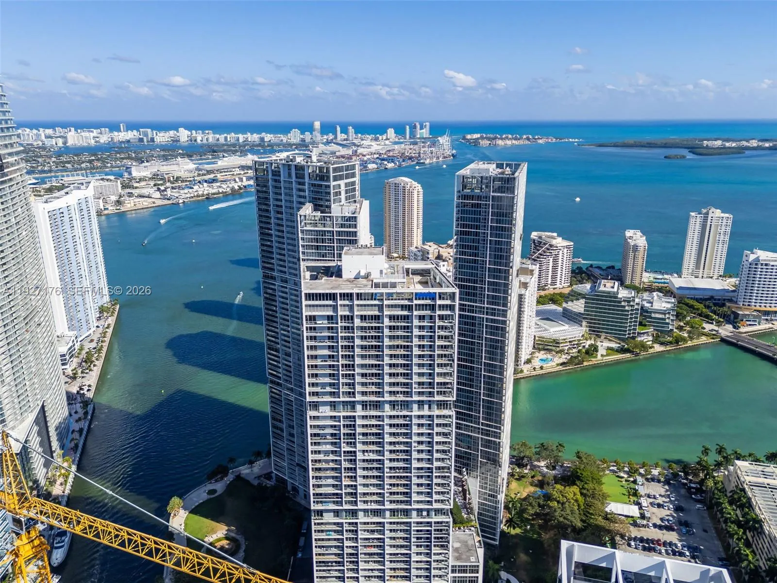 Foto de propiedad en 495 Brickell Avenue 2405, Miami, FL 33131 Miami con MLS# 