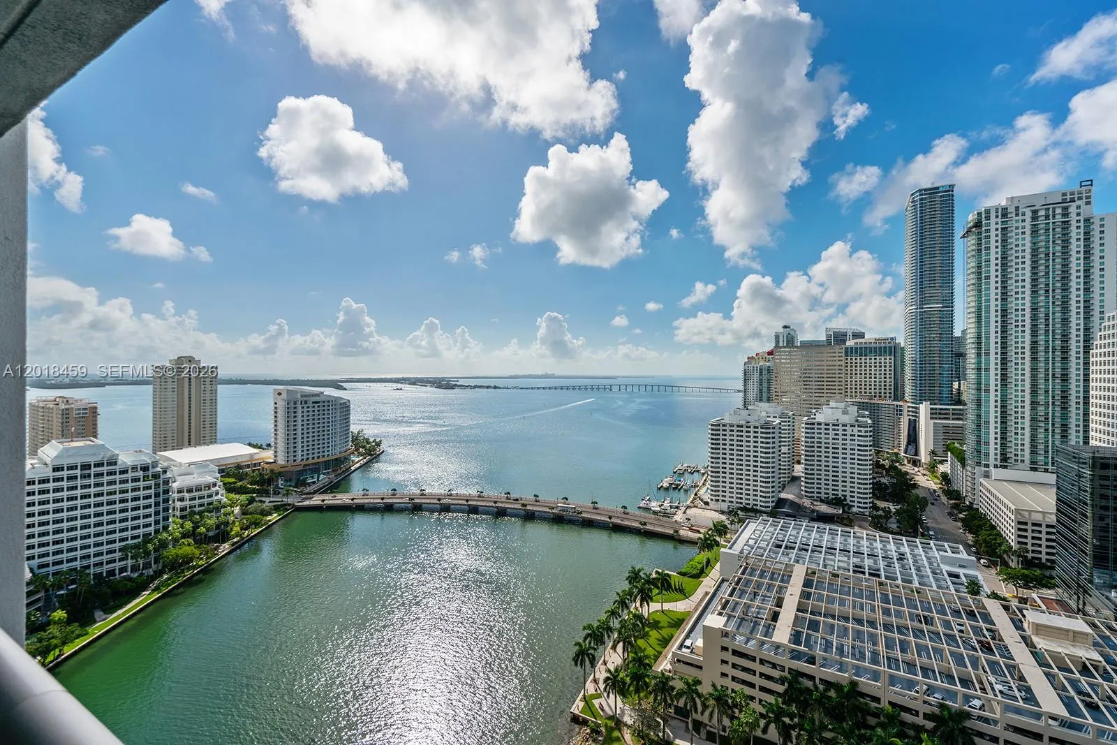 Foto de propiedad en 495 Brickell Avenue 2703, Miami, FL 33131 Miami con MLS# 