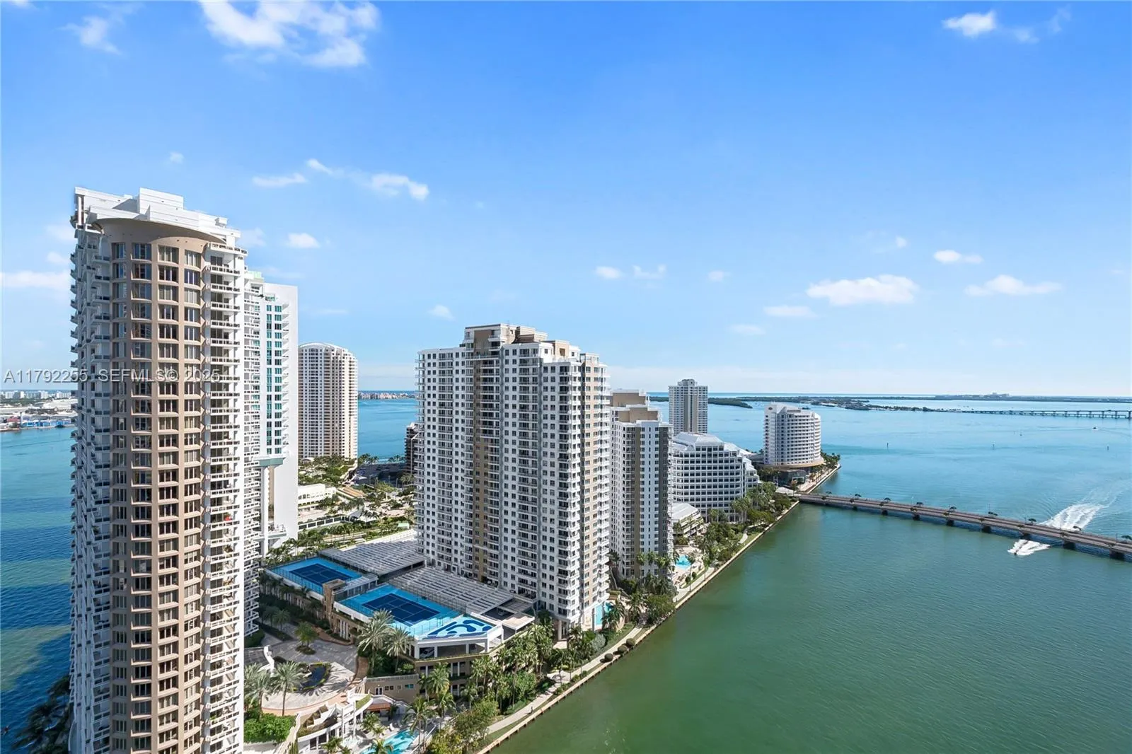 Foto de propiedad en 495 Brickell Avenue 2801, Miami, FL 33131 Miami con MLS# 