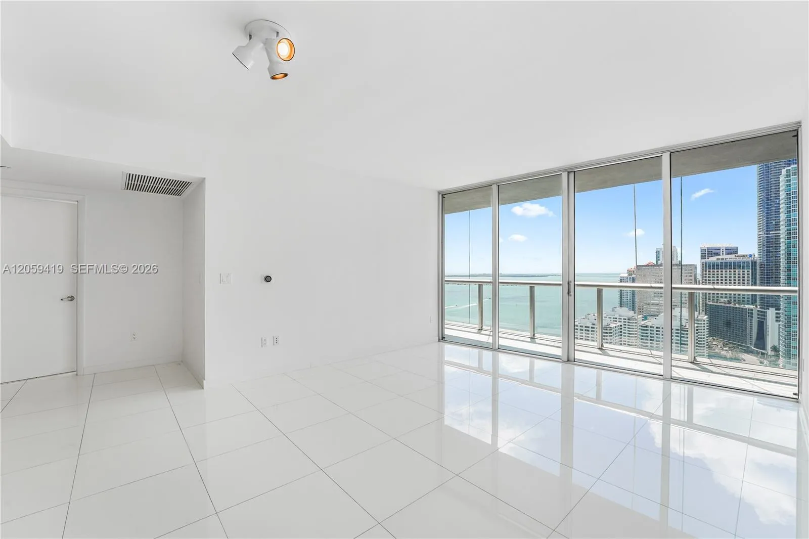 Foto de propiedad en 495 Brickell Avenue 3311, Miami, FL 33131 Miami con MLS#