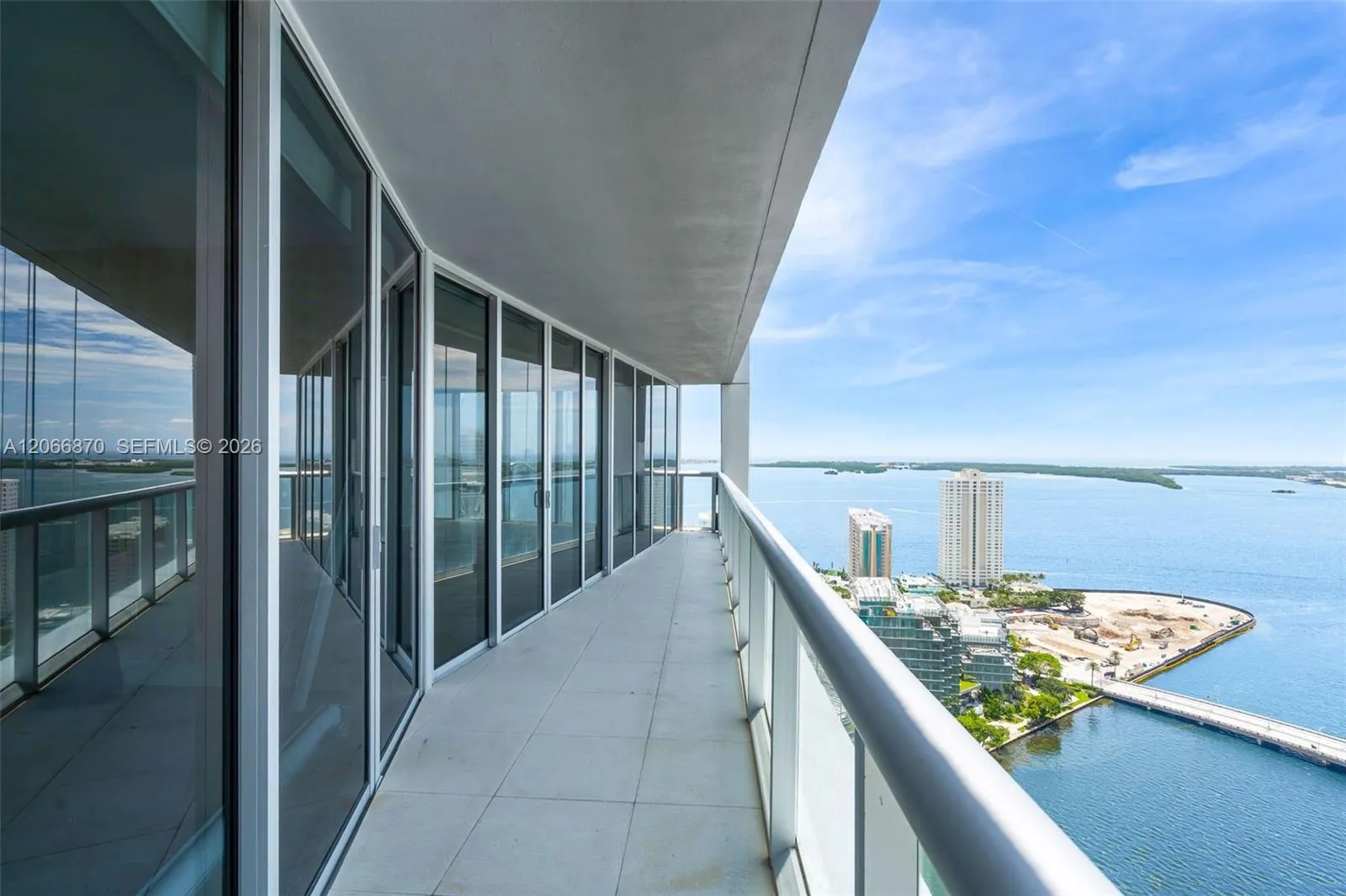 Foto de propiedad en 495 Brickell Avenue 3601, Miami, FL 33131 Miami con MLS# 