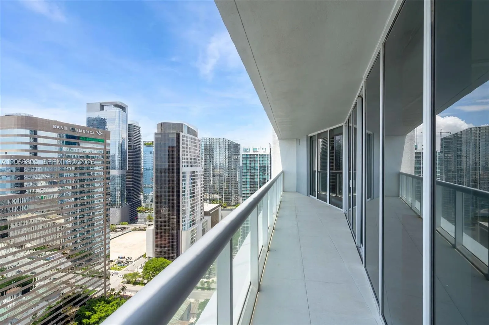 Foto de propiedad en 495 Brickell Avenue 3601, Miami, FL 33131 Miami con MLS# 