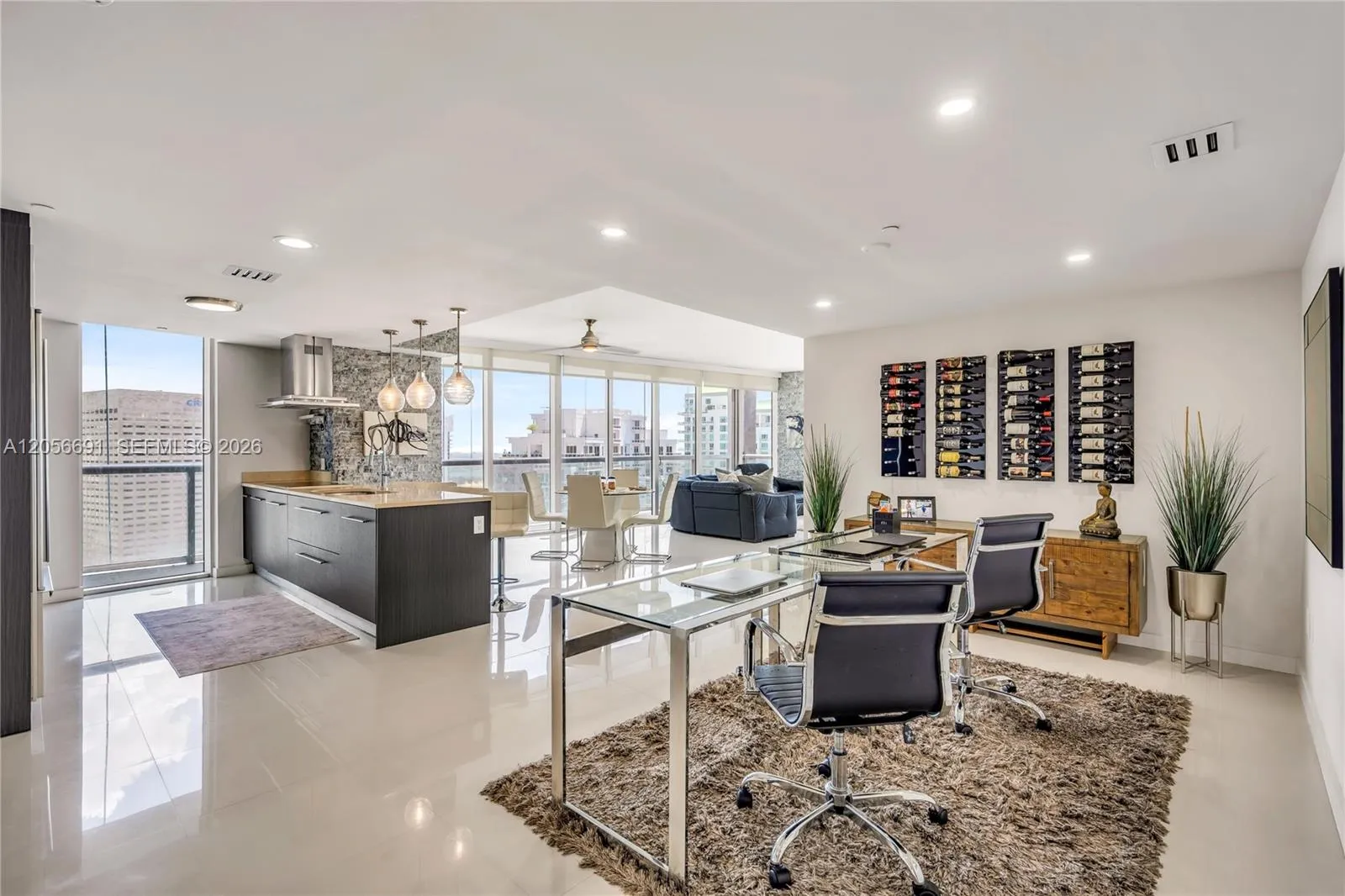 Foto de propiedad en 495 Brickell Avenue 3702, Miami, FL 33131 Miami con MLS# 