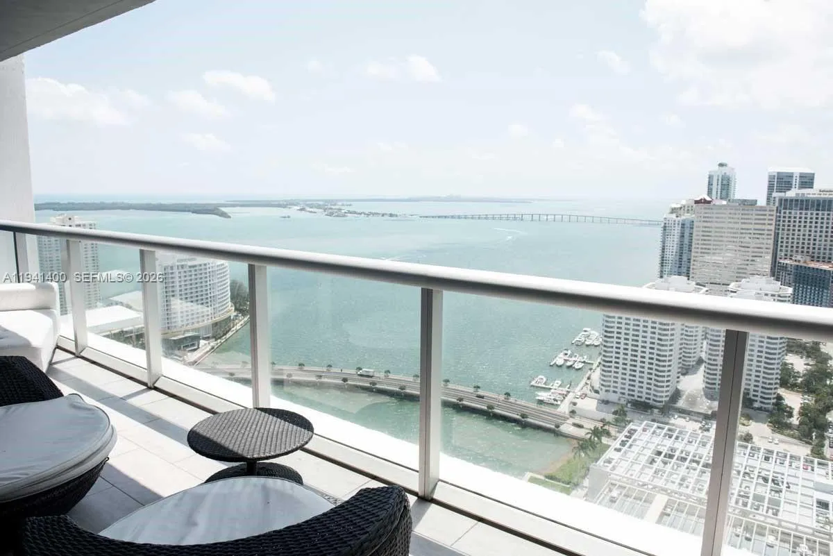 Foto de propiedad en 495 Brickell Avenue 3805, Miami, FL 33131 Miami con MLS# 