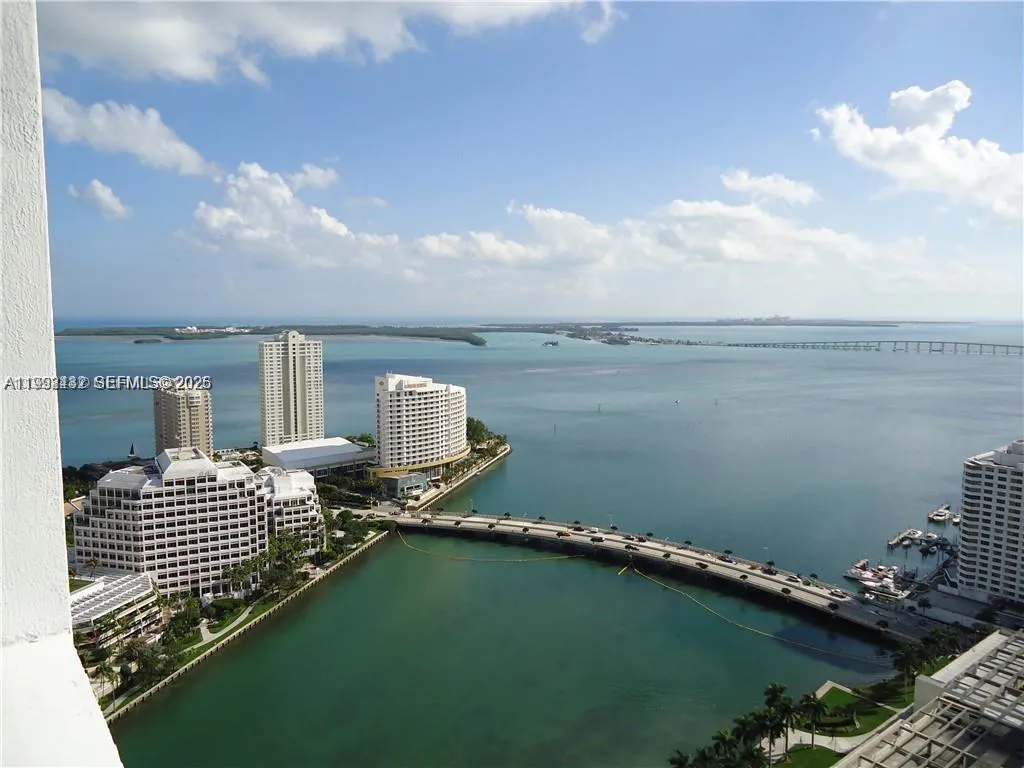 Foto de propiedad en 495 Brickell Avenue 3909, Miami, FL 33131 Miami con MLS# 