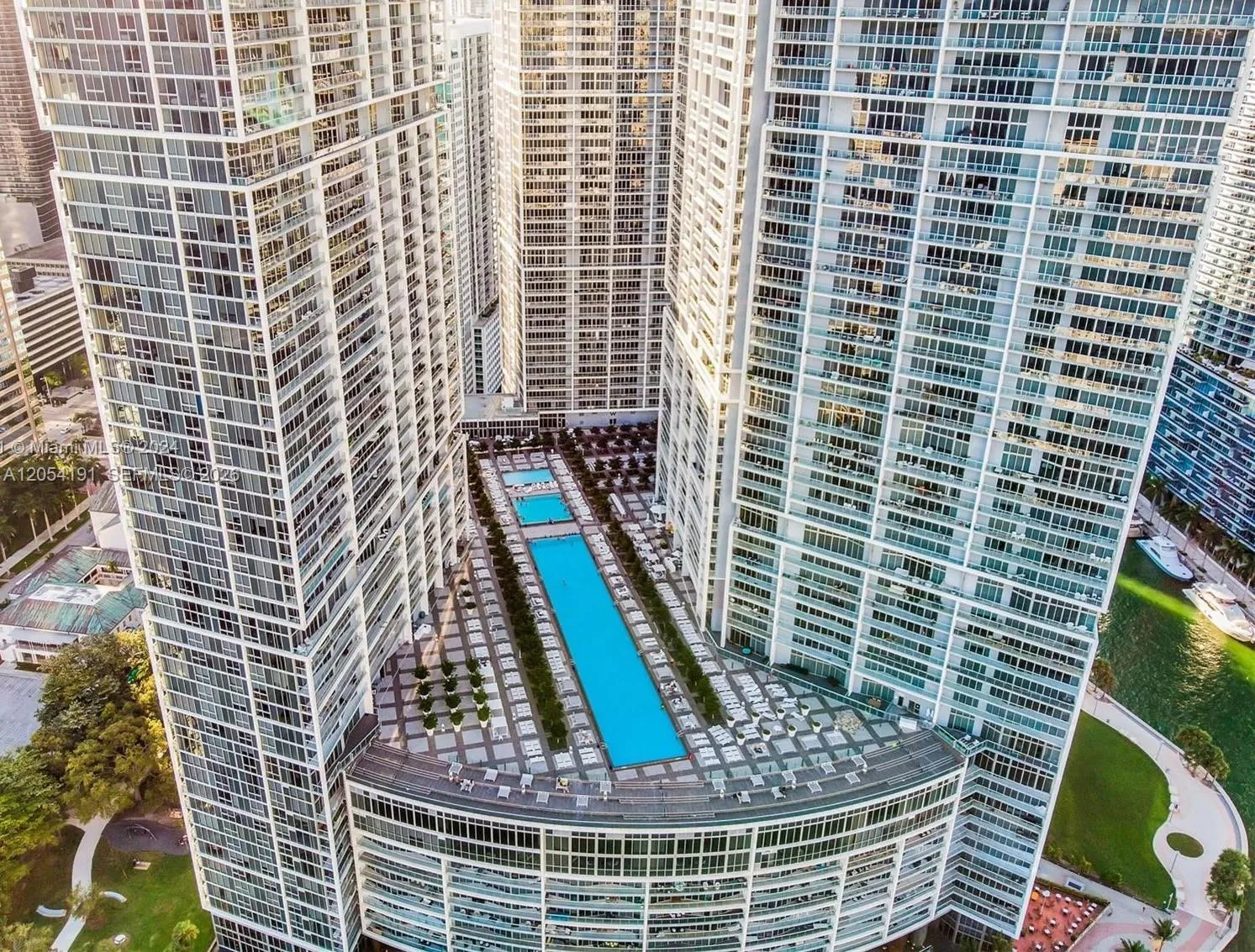 Foto de propiedad en 495 Brickell Avenue 4208, Miami, FL 33131 Miami con MLS# 