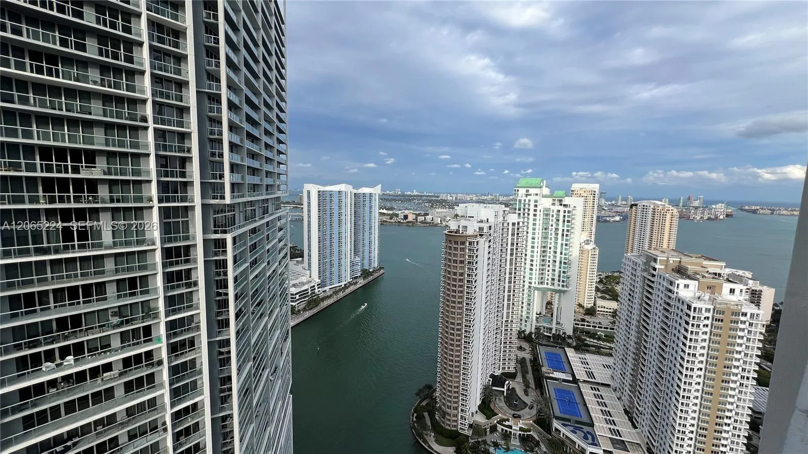 Foto de propiedad en 495 Brickell Avenue 4308, Miami, FL 33131 Miami con MLS#
