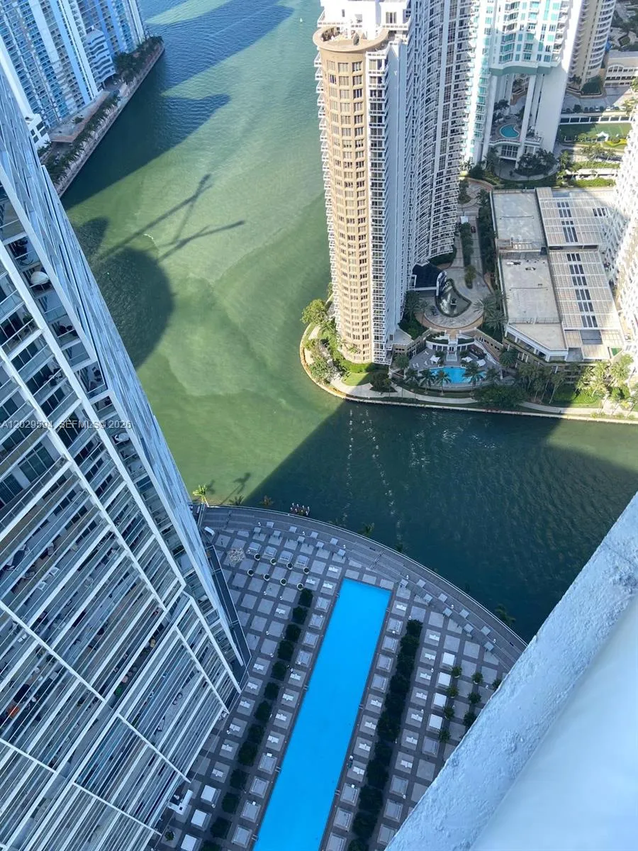 Foto de propiedad en 495 Brickell Avenue 5706, Miami, FL 33131 Miami con MLS# 