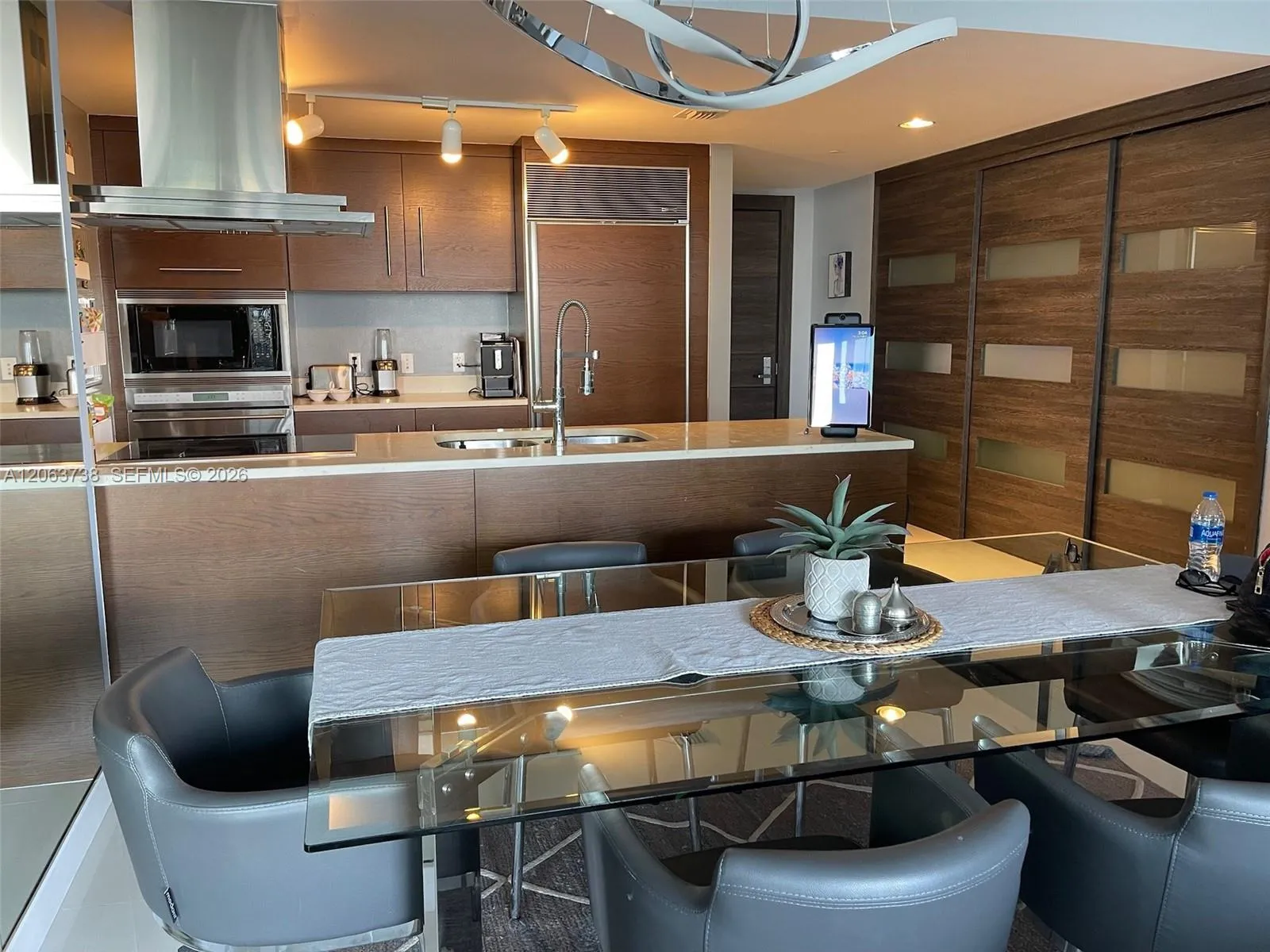 Foto de propiedad en 495 Brickell Avenue 703, Miami, FL 33131 Miami con MLS# 