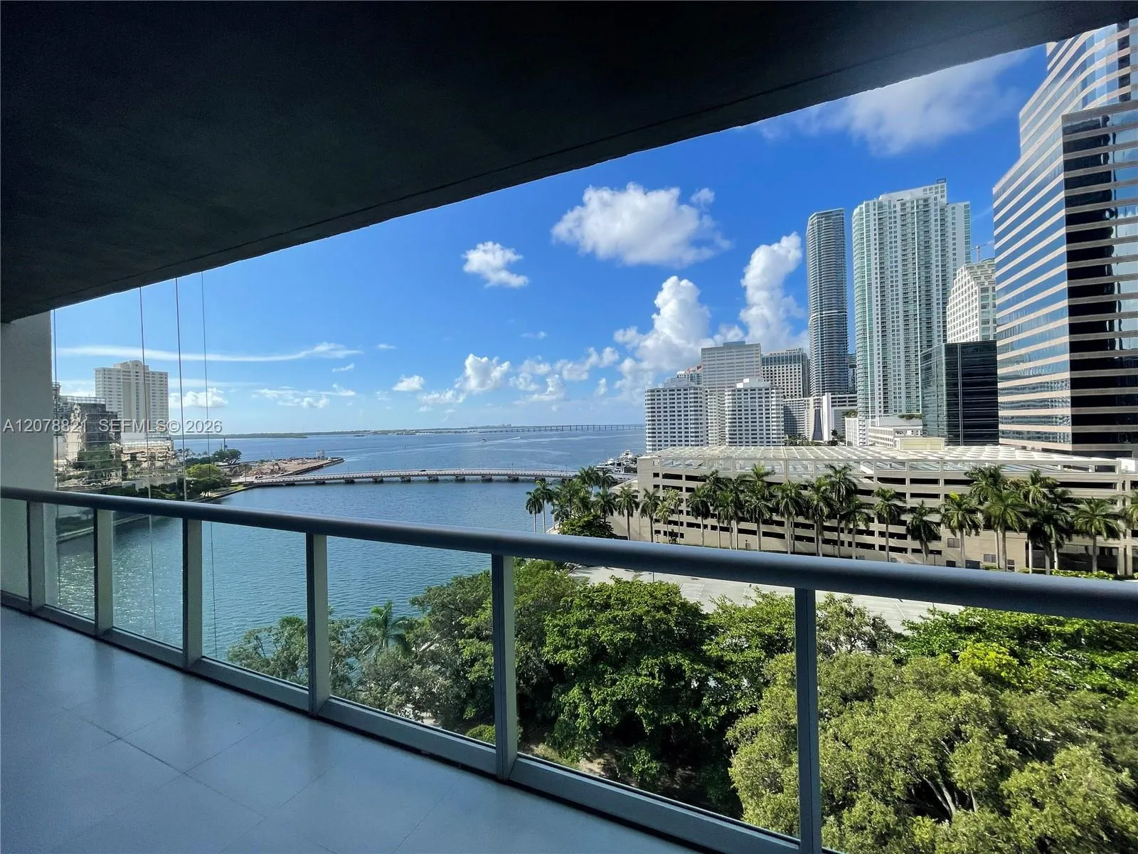 Foto de propiedad en 495 Brickell Avenue, Miami, FL 33131 Miami con MLS# 