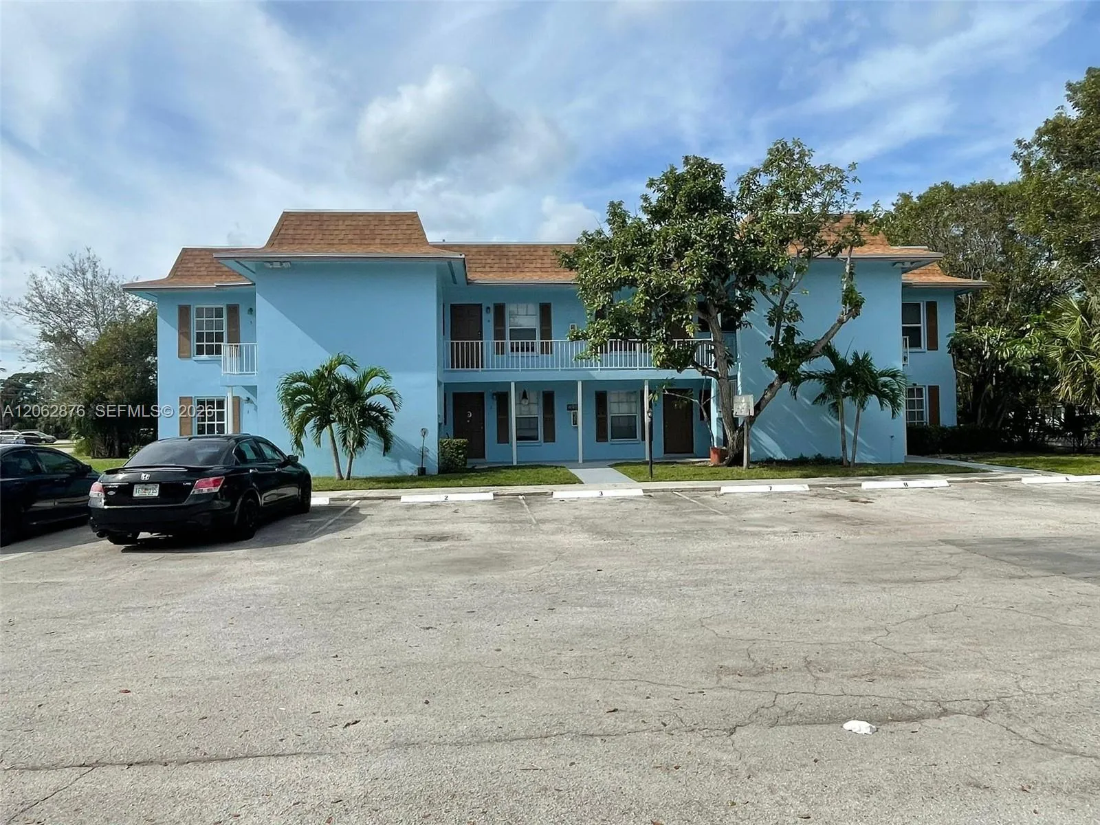 Foto de propiedad en 4951 Wedgewood Way 6, West Palm Beach, FL 33417 West Palm Beach con MLS# 