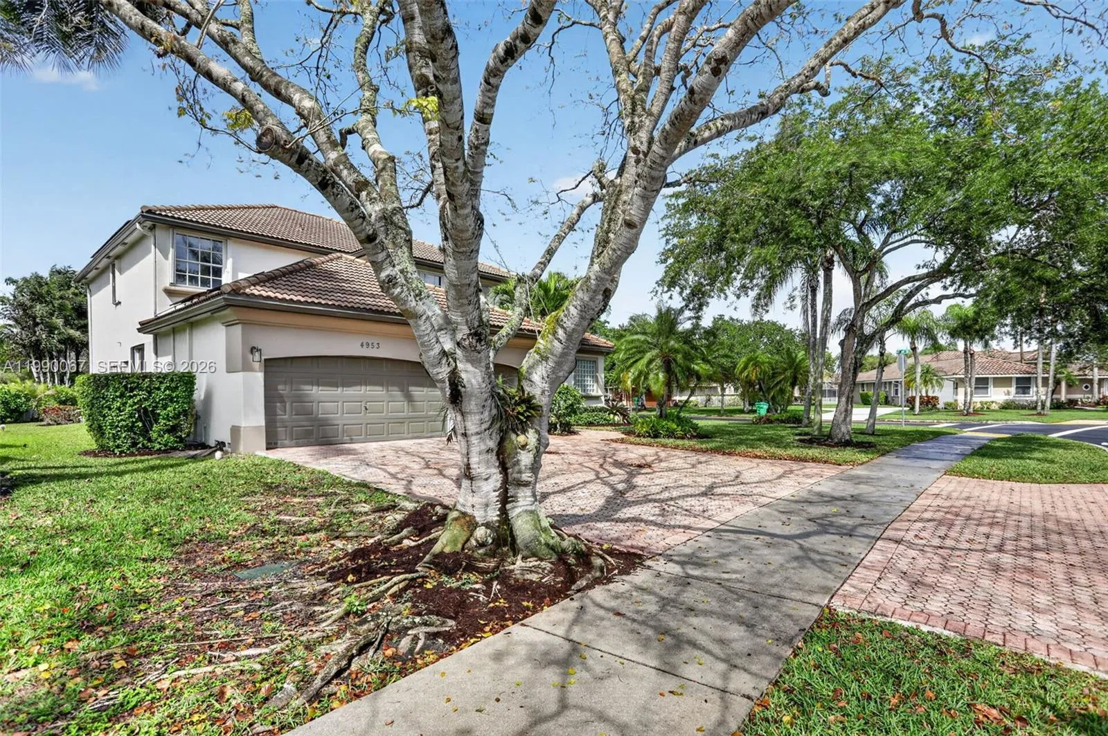 Foto de propiedad en 4953 Kensington Circle, Coral Springs, FL 33076 Coral Springs con MLS# 