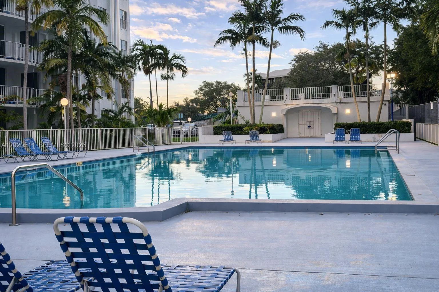 Foto de propiedad en 496 NW 165th D-412, Miami, FL 33169 Miami con MLS#