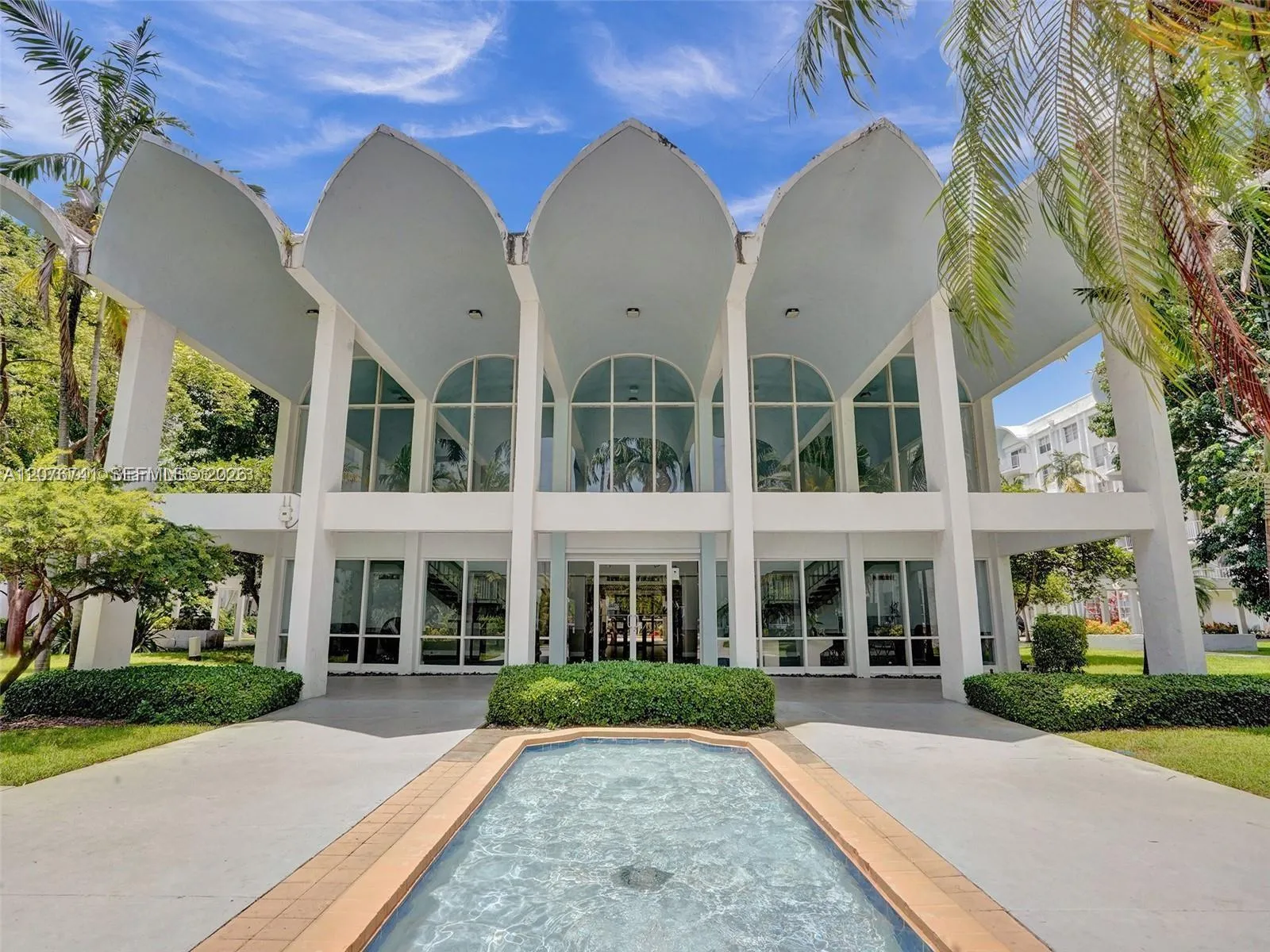 En Venta 496 NW 165th St Road D-310, Miami, FL 33169, Miami, FL 33169