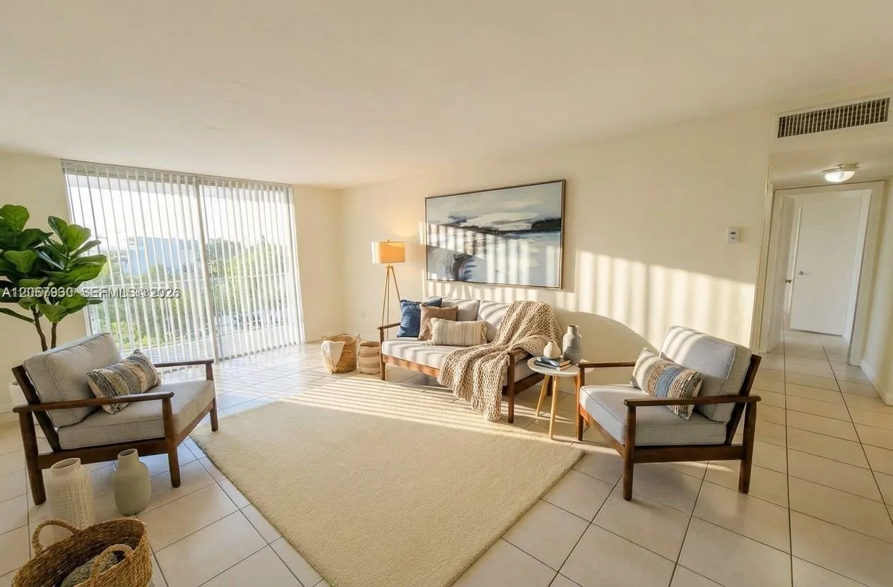 En Venta 496 NW 165th St Road D-409, Miami, FL 33169, Miami, FL 33169