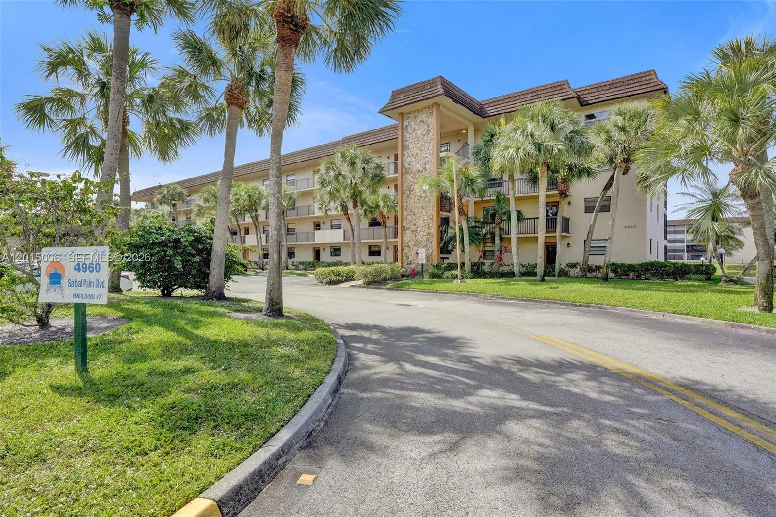 Vendido 4960 E Sabal Palm Boulevard 203, Tamarac, FL 33319, Tamarac, FL 33319