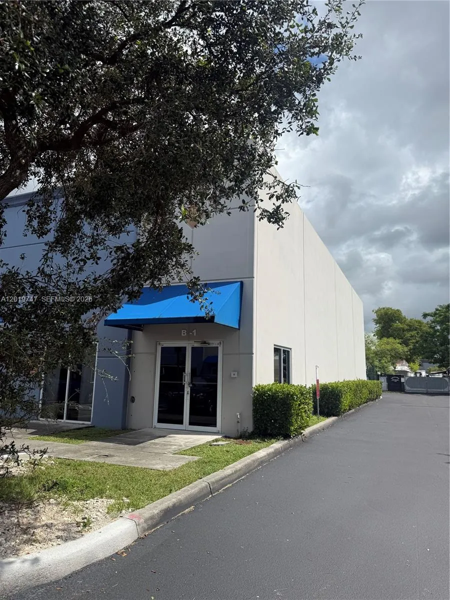 Foto de propiedad en 4960 NW 165th Street B1, Miami Gardens, FL 33014 Miami Gardens con MLS# 