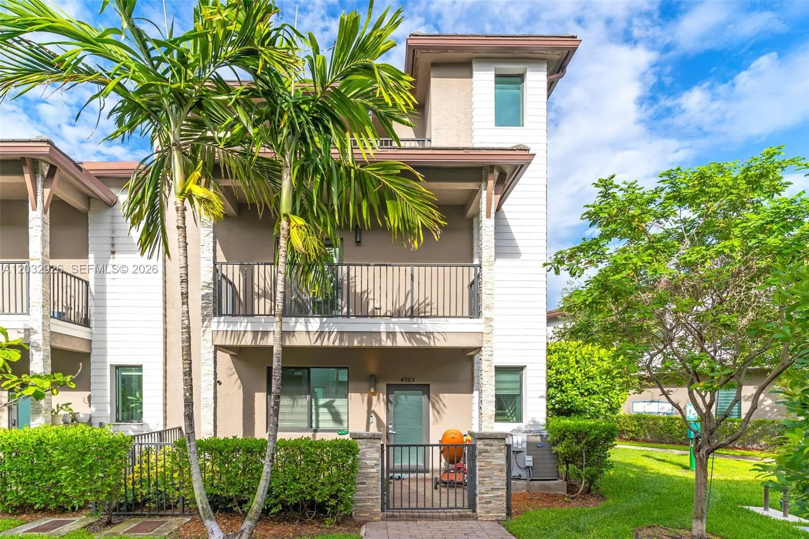 Foto de propiedad en 4963 NW 83rd Path 4963, Doral, FL 33166 Doral con MLS# 