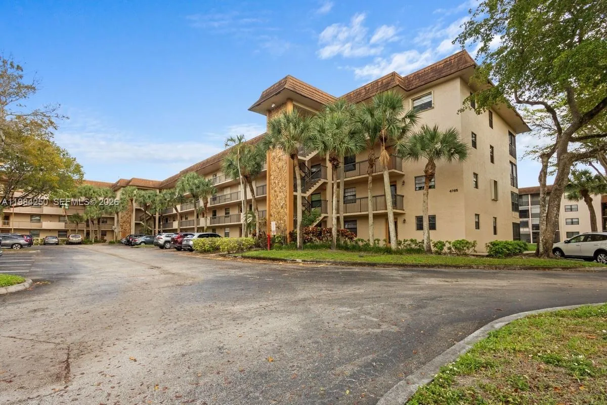 Vendido 4965 E Sabal Palm Boulevard 207, Tamarac, FL 33319, Tamarac, FL 33319