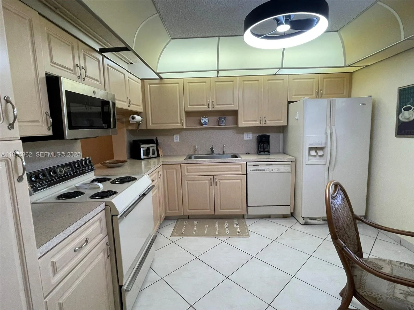 Foto de propiedad en 4975 E Sabal Palm Boulevard 208, Tamarac, FL 33319 Tamarac con MLS# 