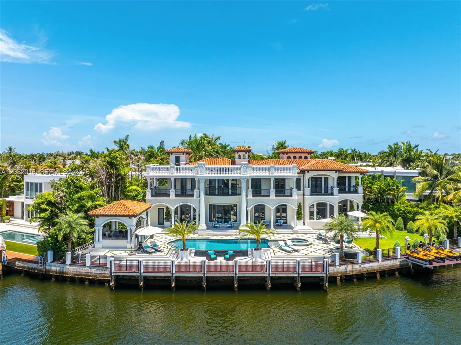 Foto de propiedad en 498 N Parkway Parkway, Golden Beach, FL 33160 Golden Beach con MLS# 