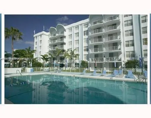 Foto de propiedad en 498 NW 165th St Road D-607, Miami, FL 33169 Miami con MLS# 