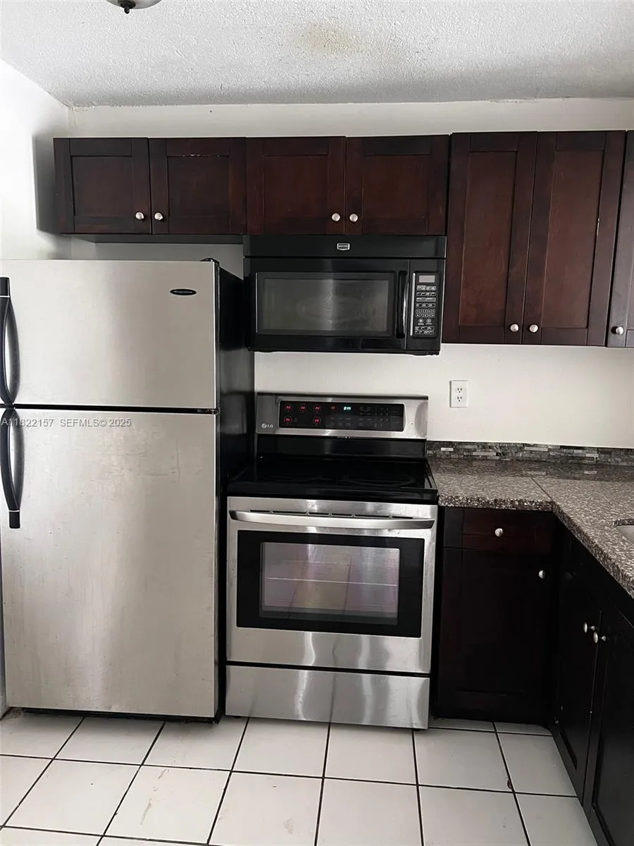 Foto de propiedad en 498 NW 165th St Road D303, Miami, FL 33169 Miami con MLS# 