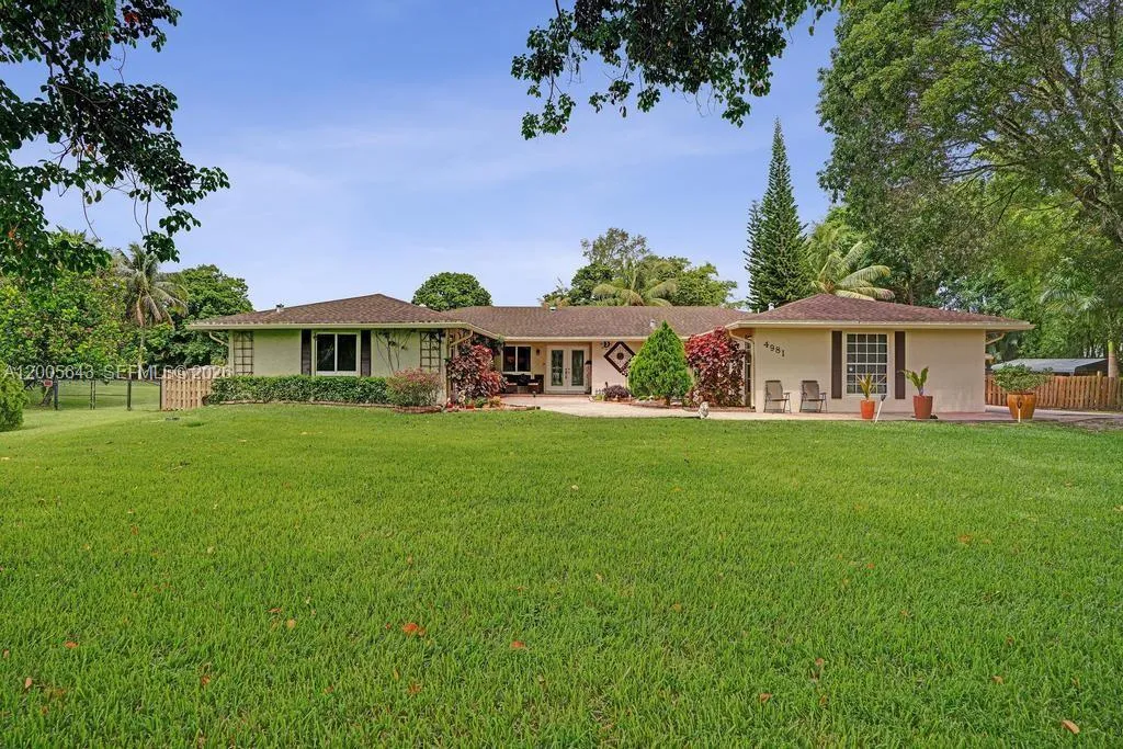 Foto de propiedad en 4981 SW 186th Avenue, Southwest Ranches, FL 33332 Southwest Ranches con MLS# 