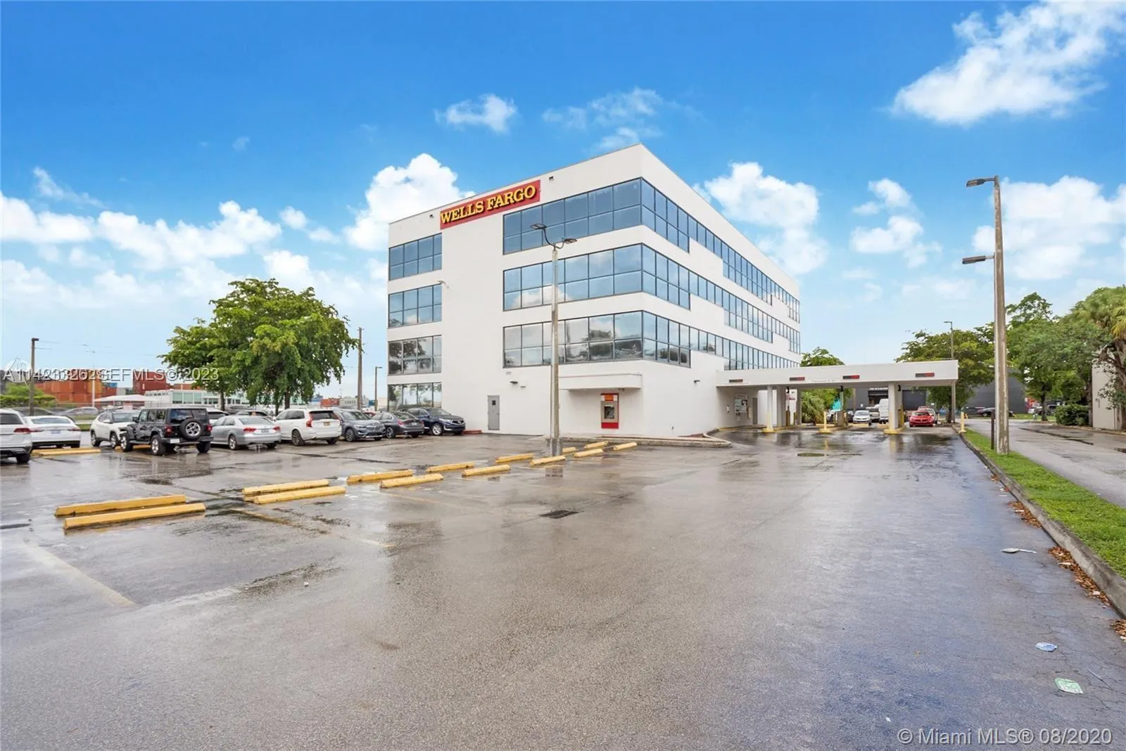 Foto de propiedad en 4995 NW 72nd Avenue 202, Miami, FL 33166 Miami con MLS# 