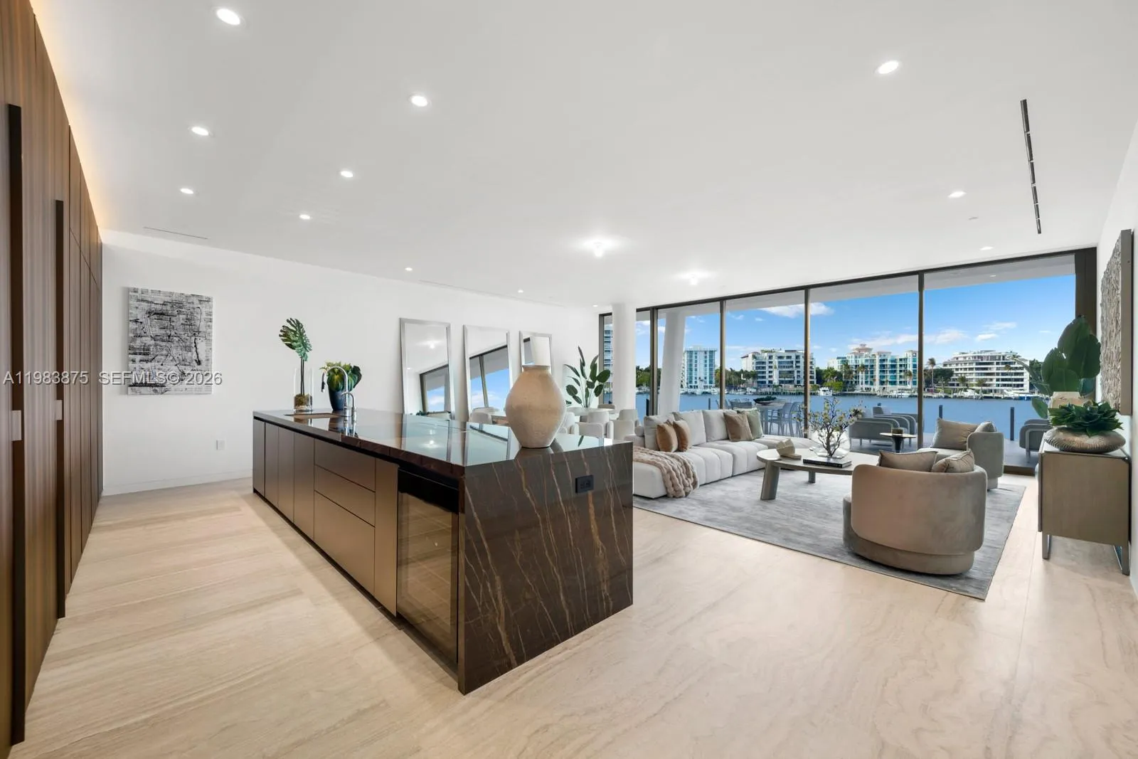 Foto de propiedad en 5 Grove Isle Drive L205, Miami, FL 33133 Miami con MLS# 