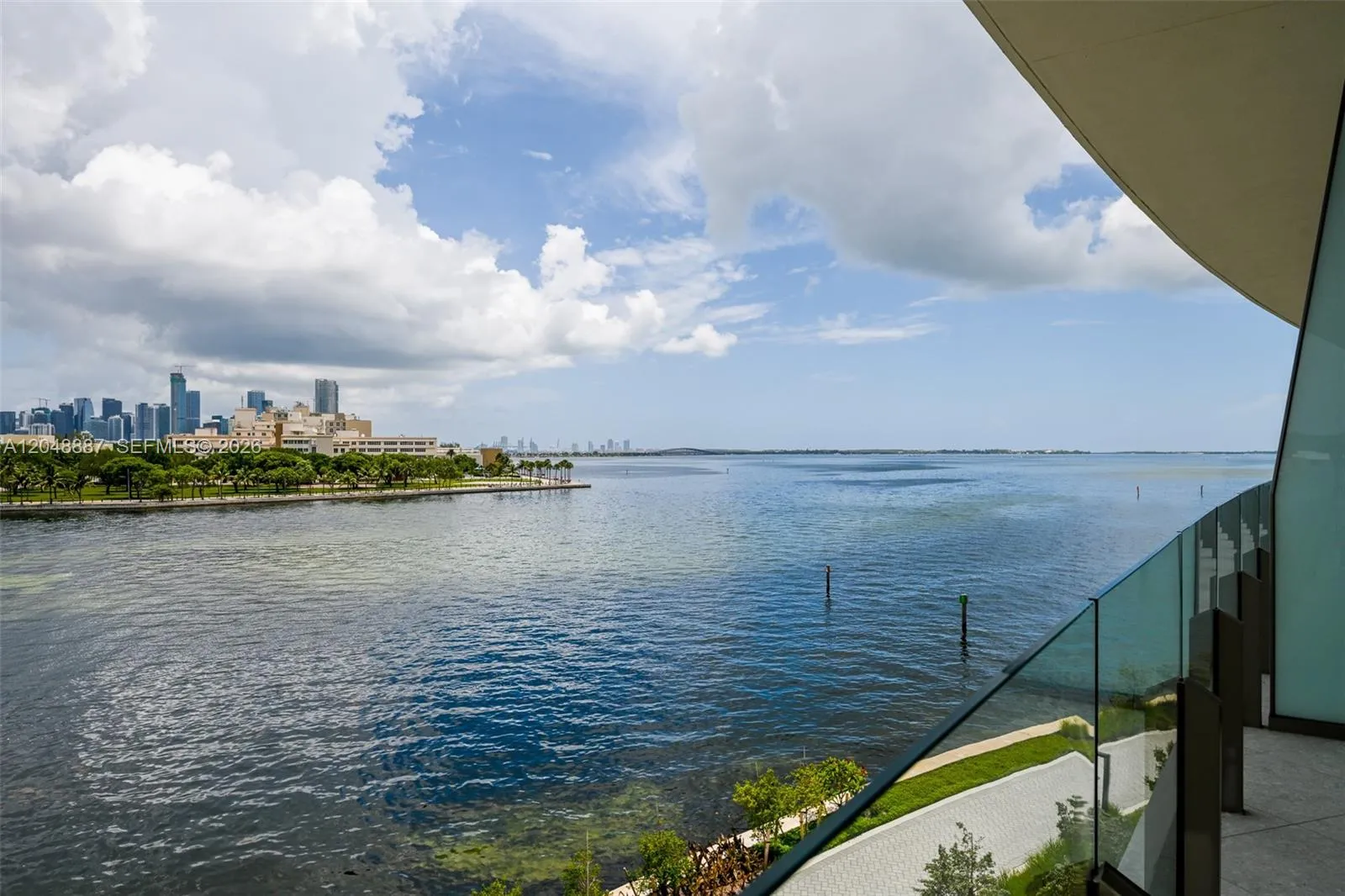 Foto de propiedad en 5 Grove Isle Drive L404, Coconut Grove, FL 33133 Coconut Grove con MLS# 