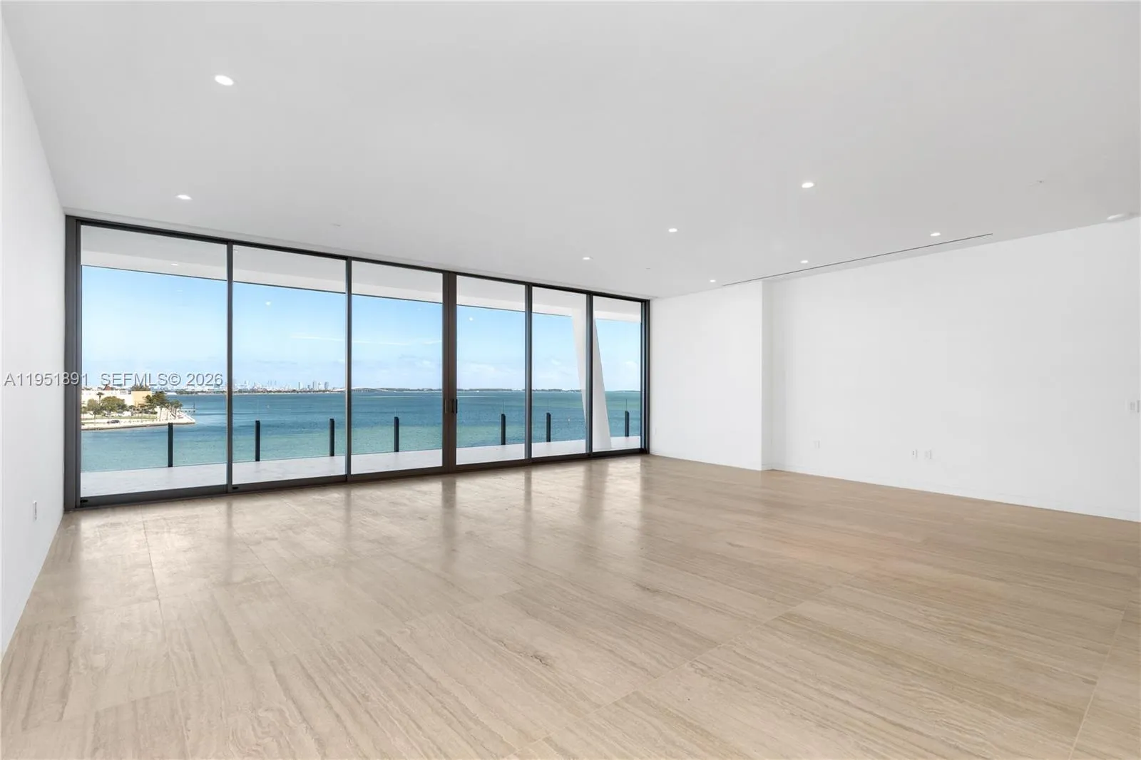 Foto de propiedad en 5 Grove Isle Drive L501, Miami, FL 33133 Miami con MLS# 