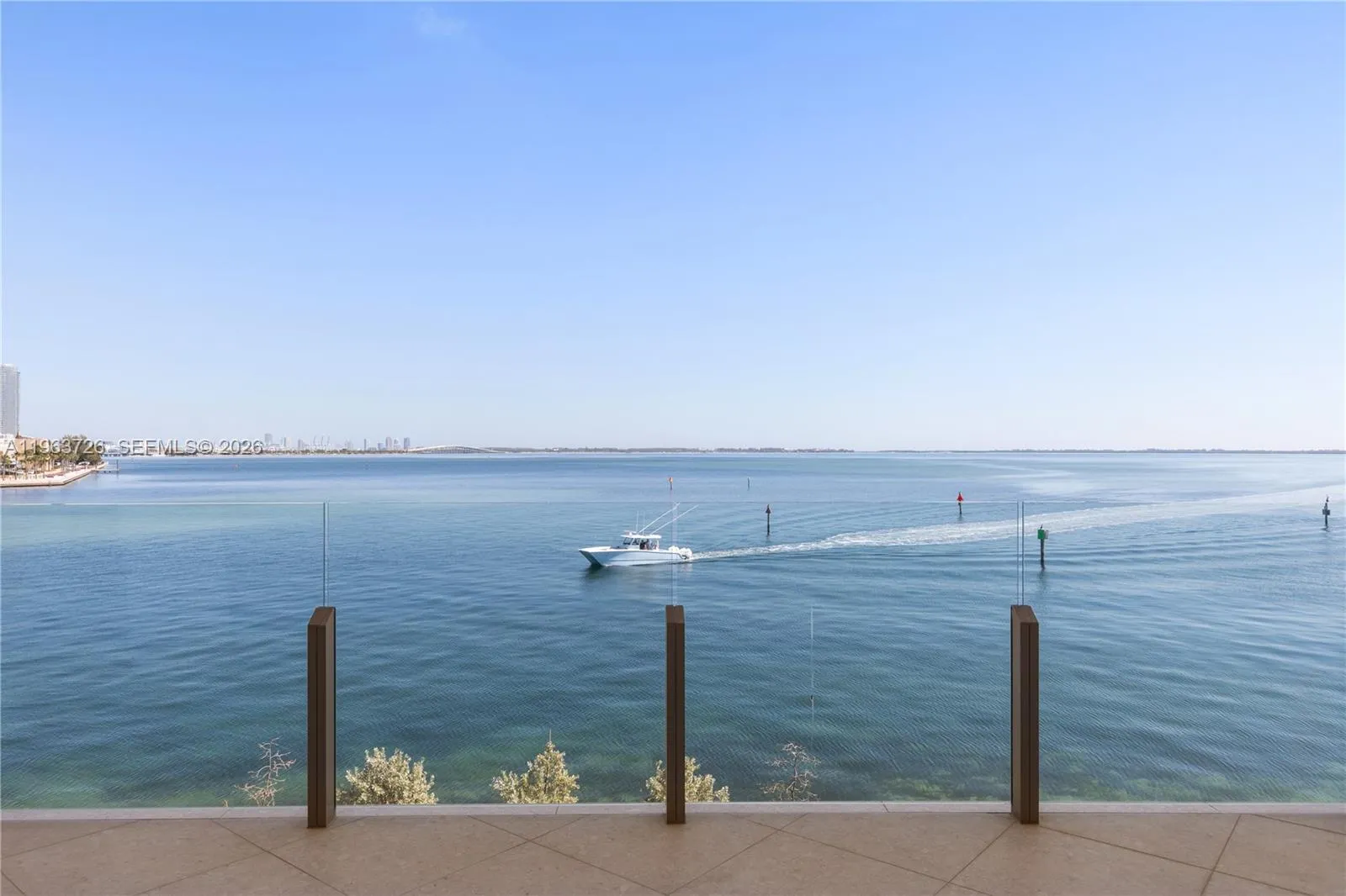 Foto de propiedad en 5 Grove Isle Drive M303, Miami, FL 33133 Miami con MLS# 