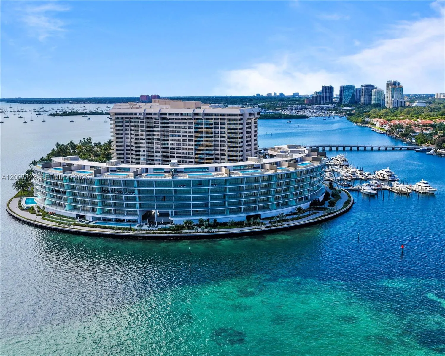 Foto de propiedad en 5 Grove Isle Drive M502, Miami, FL 33133 Miami con MLS# 