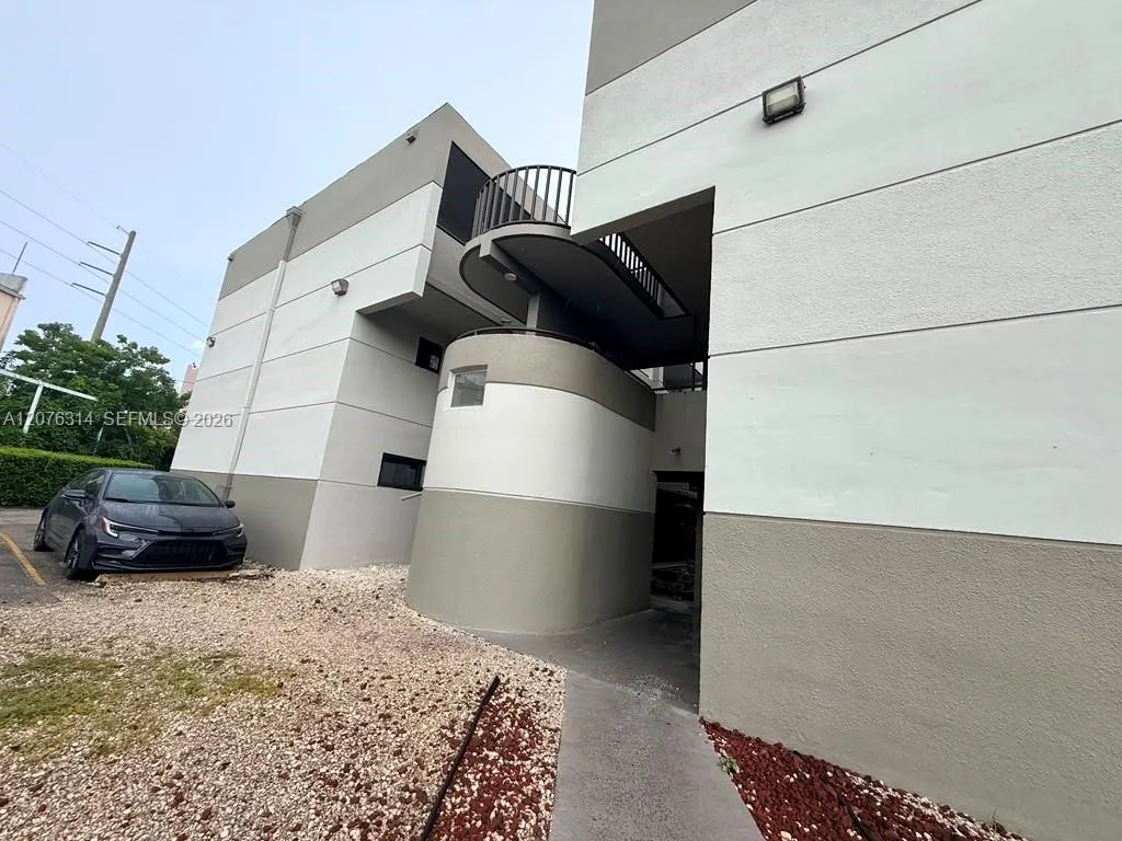 En Renta 5 Olive Drive 13, Hialeah, FL 33010, Hialeah, FL 33010