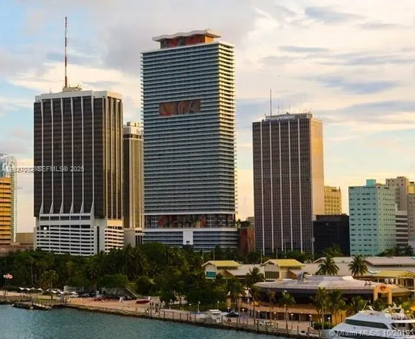 Foto de propiedad en 50 Biscayne Boulevard 3807, Miami, FL 33132 Miami con MLS#
