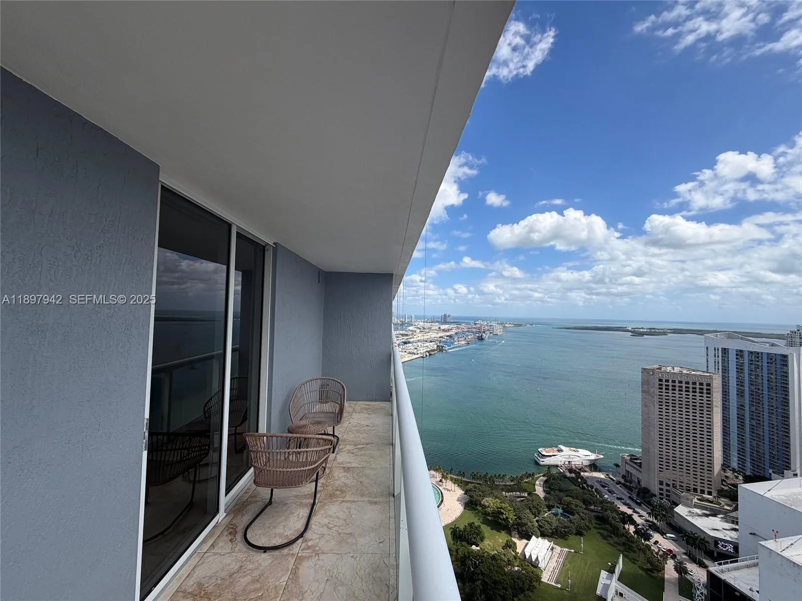 Foto de propiedad en 50 Biscayne Boulevard 5211, Miami, FL 33132 Miami con MLS#