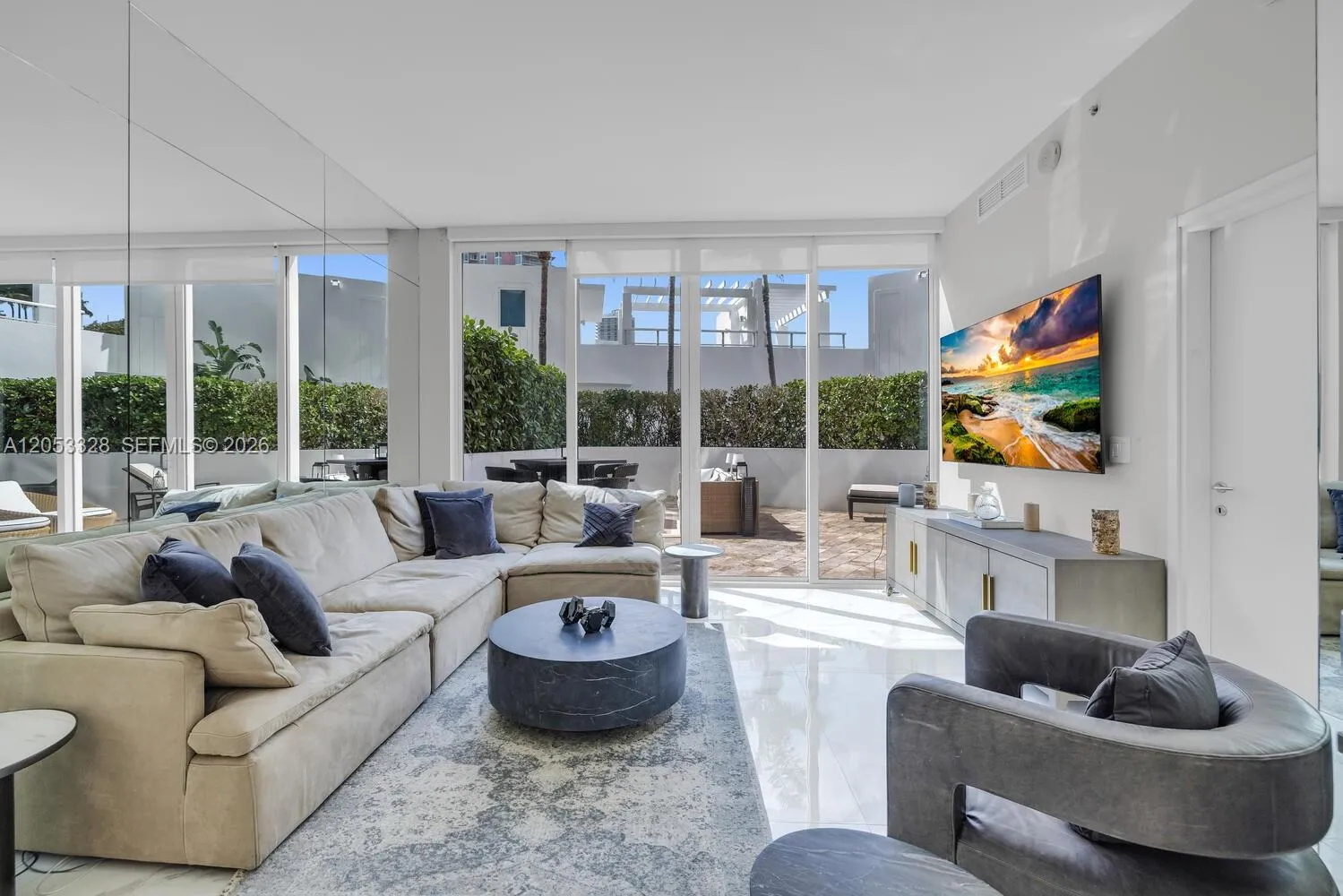 Foto de propiedad en 50 S Pointe Drive 510, Miami Beach, FL 33139 Miami Beach con MLS# 