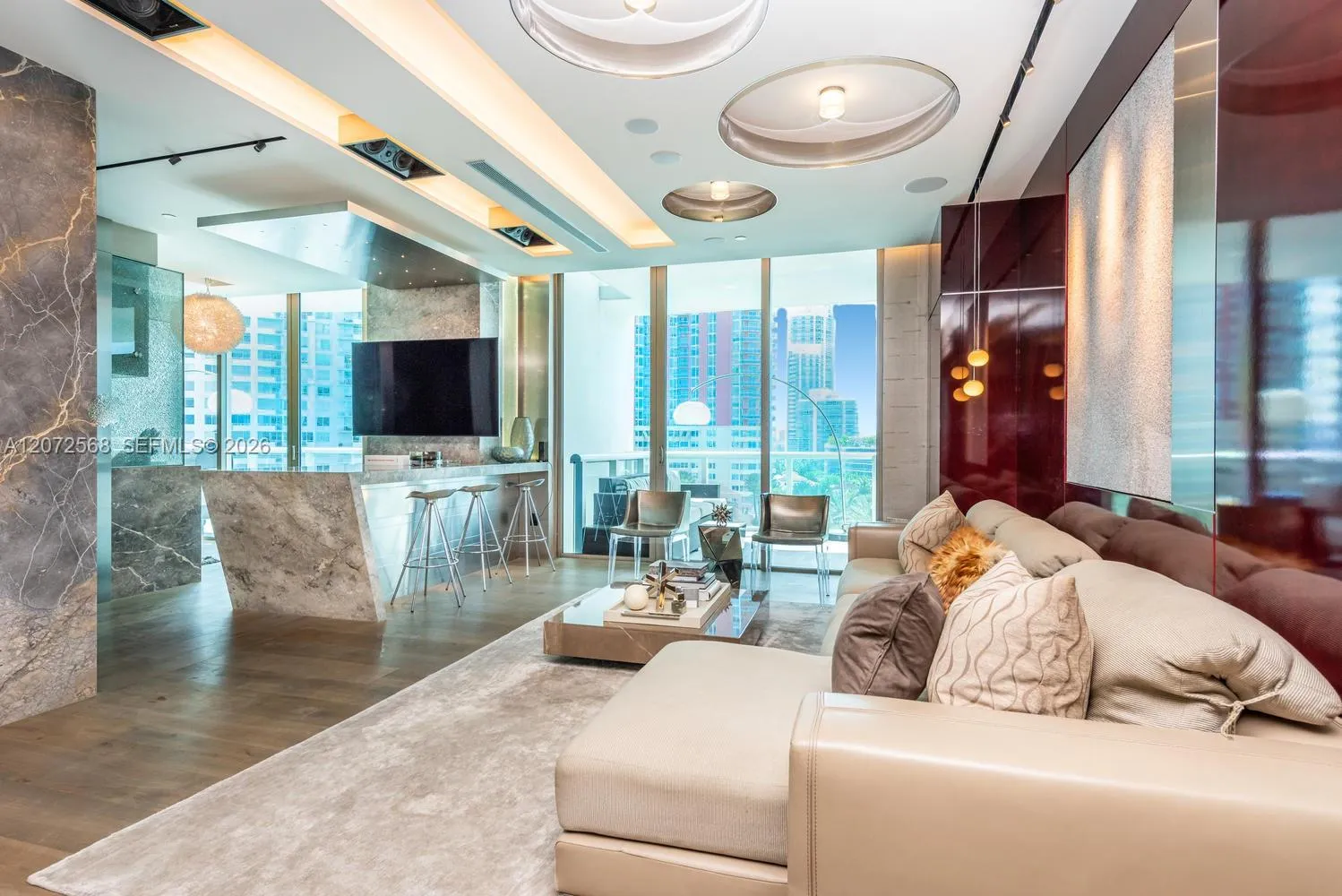 Foto de propiedad en 50 S Pointe Drive 905, Miami Beach, FL 33139 Miami Beach con MLS# 