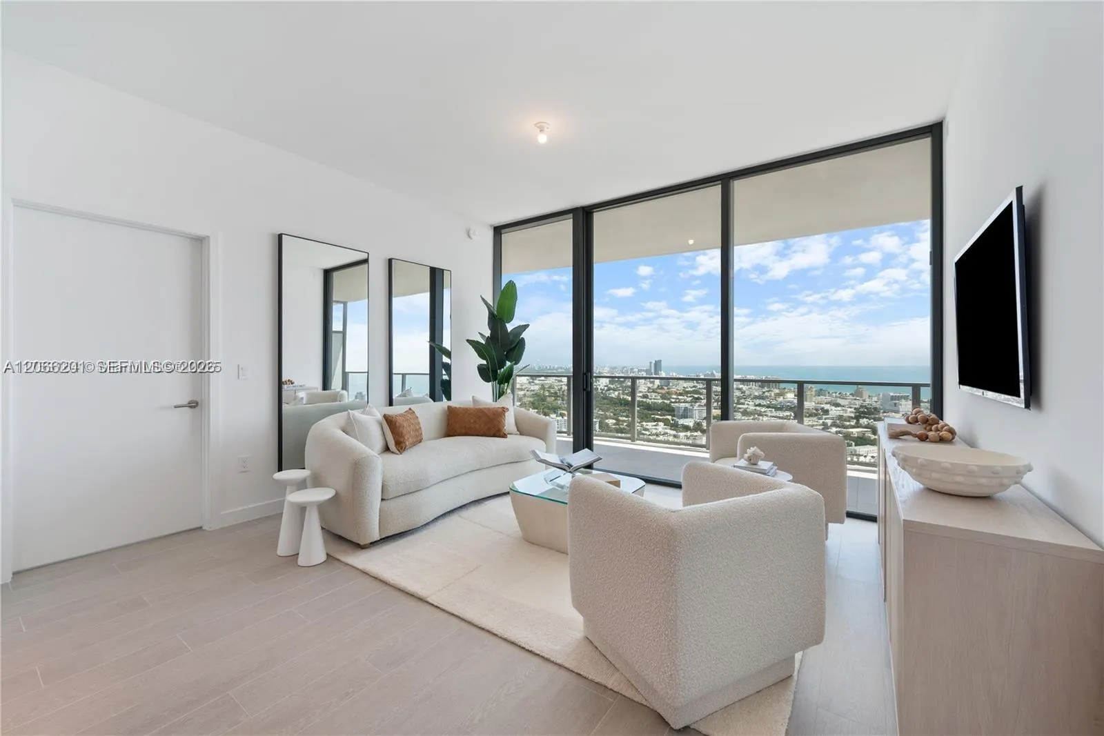 Foto de propiedad en 500 Alton 3304, Miami Beach, FL 33139 Miami Beach con MLS# 