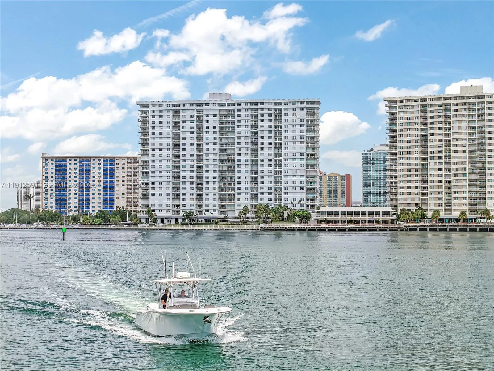 Foto de propiedad en 500 Bayview Drive 117, Sunny Isles Beach, FL 33160 Sunny Isles Beach con MLS# 