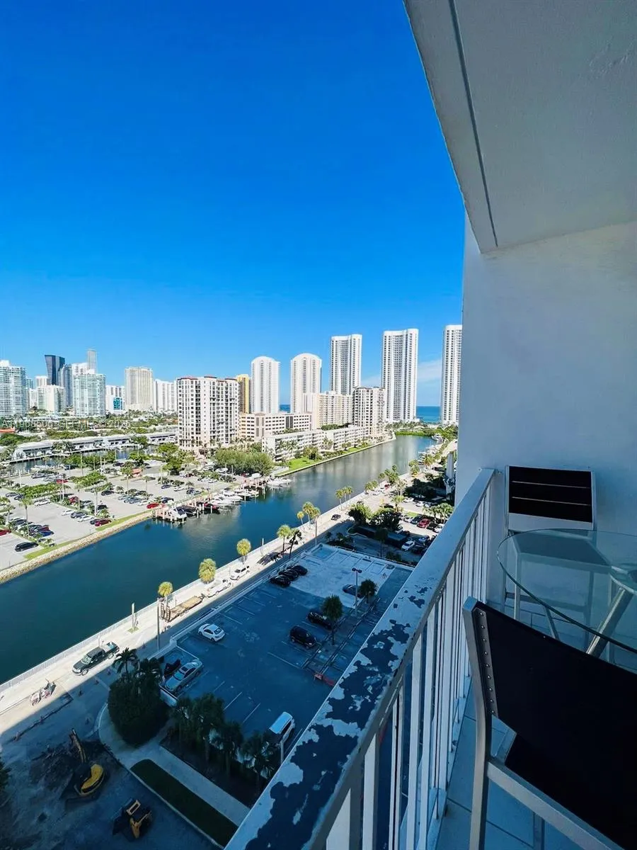 Foto de propiedad en 500 Bayview Drive 1417, Sunny Isles Beach, FL 33160 Sunny Isles Beach con MLS# 