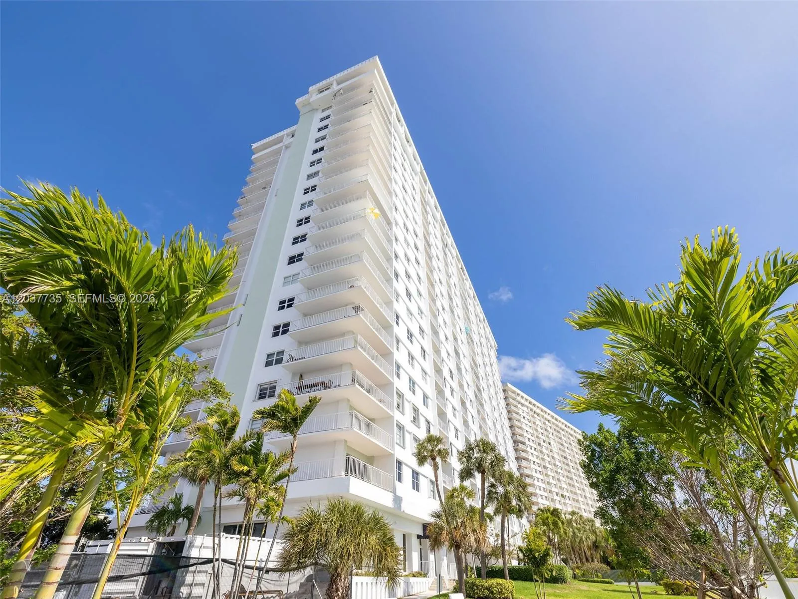 Foto de propiedad en 500 Bayview Drive 1520, Sunny Isles Beach, FL 33160 Sunny Isles Beach con MLS# 