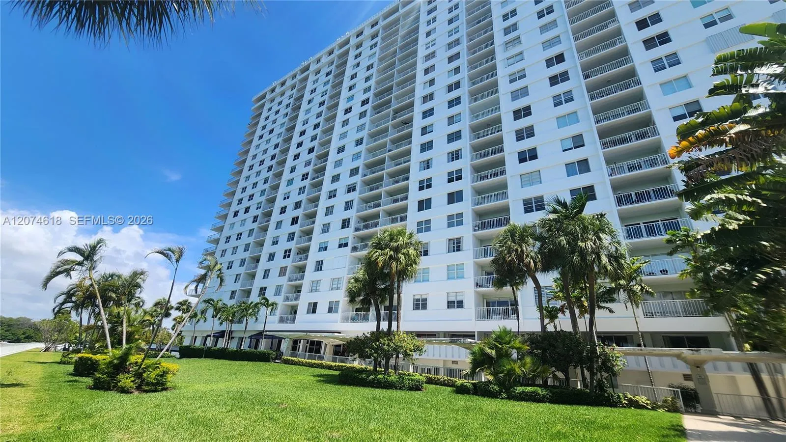 Foto de propiedad en 500 Bayview Drive 1725, Sunny Isles Beach, FL 33160 Sunny Isles Beach con MLS# 