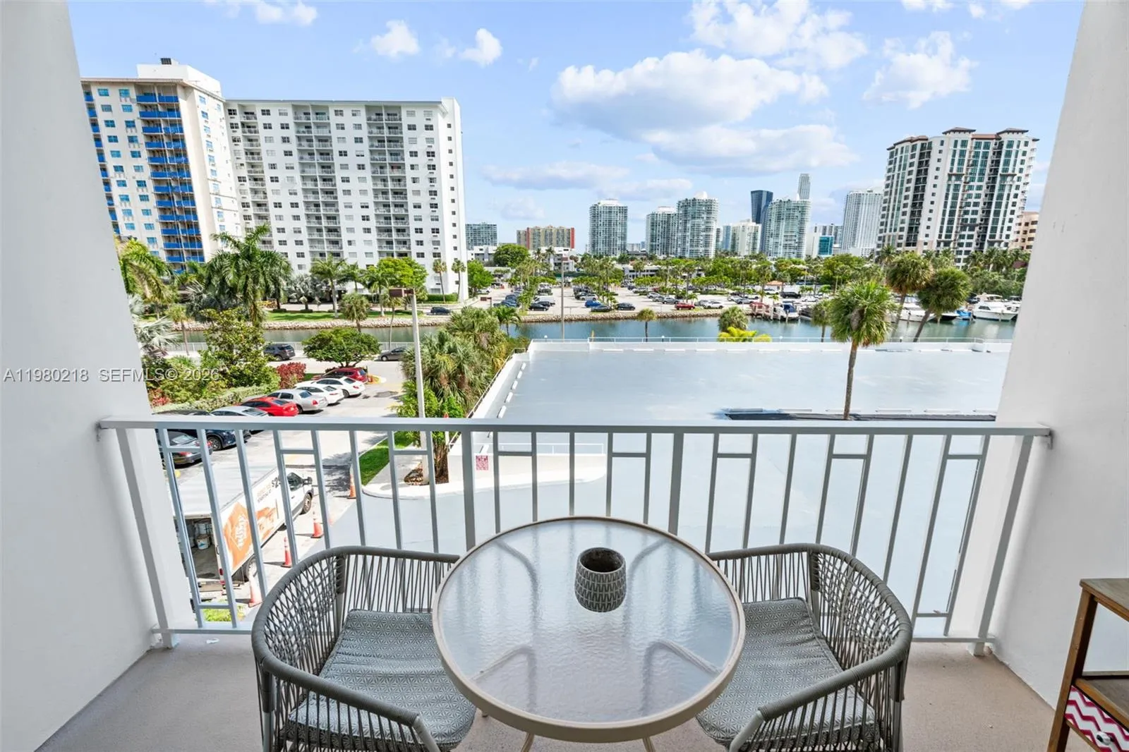 Foto de propiedad en 500 Bayview Drive 325, Sunny Isles Beach, FL 33160 Sunny Isles Beach con MLS# 