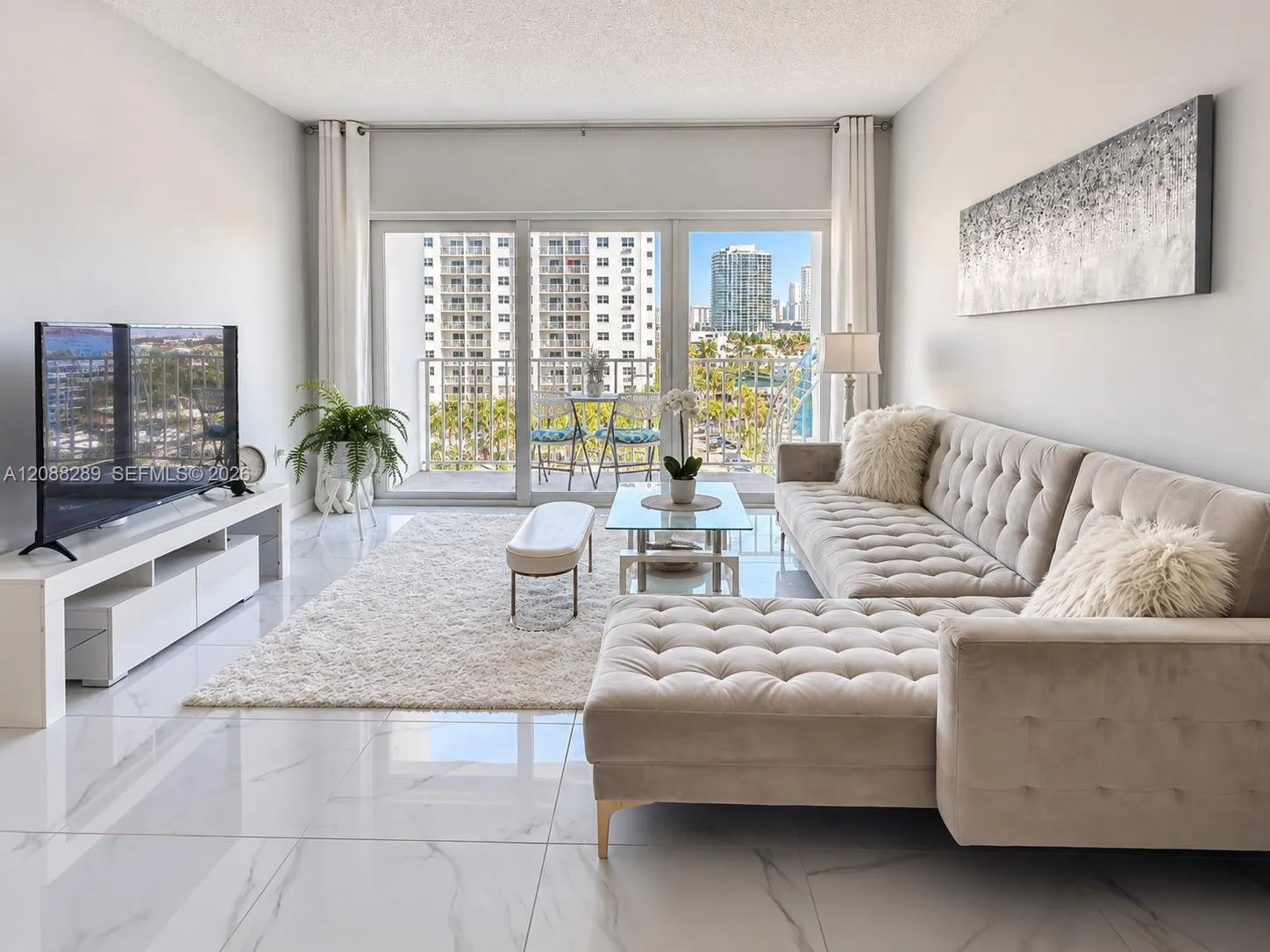En Renta 500 Bayview Drive 717, Sunny Isles Beach, FL 33160, Sunny Isles Beach, FL 33160