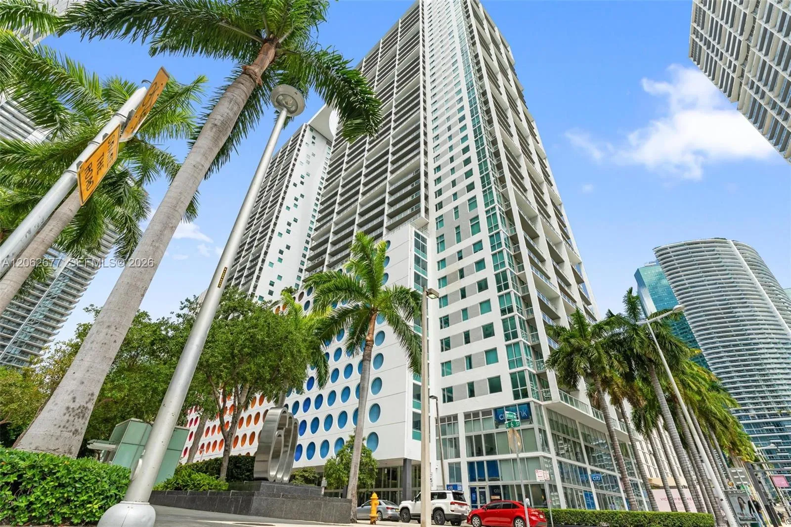 Foto de propiedad en 500 Brickell Avenue 1405, Miami, FL 33131 Miami con MLS# 