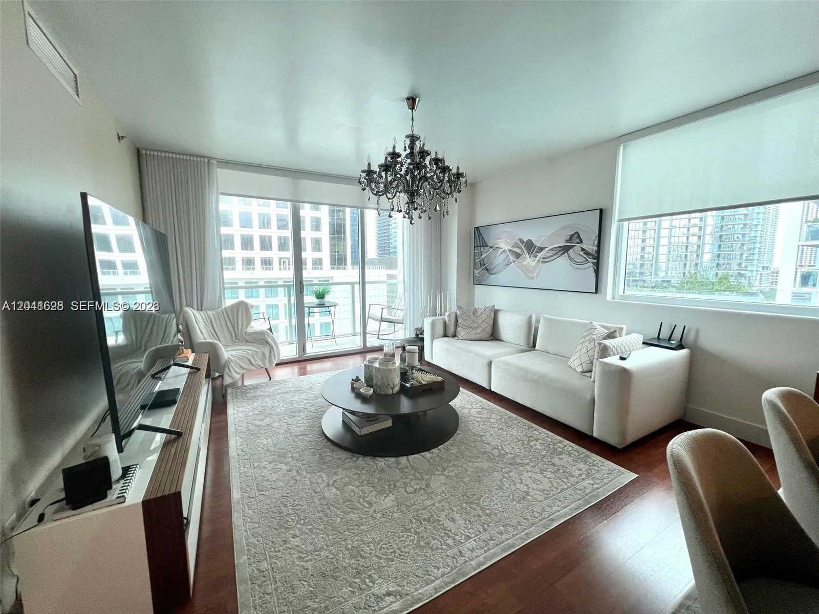 Foto de propiedad en 500 Brickell Avenue 1410, Miami, FL 33131 Miami con MLS# 