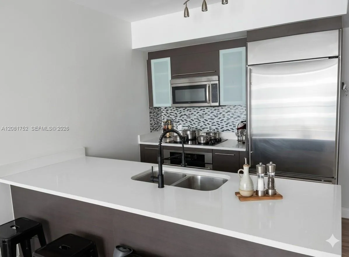 Foto de propiedad en 500 Brickell Avenue 1806, Miami, FL 33131 Miami con MLS# 