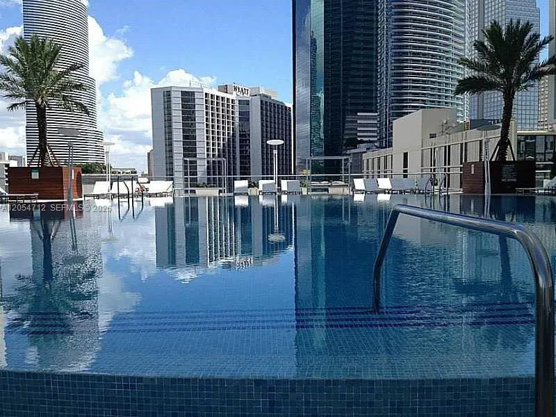 Foto de propiedad en 500 Brickell Avenue 2303, Miami, FL 33131 Miami con MLS# 